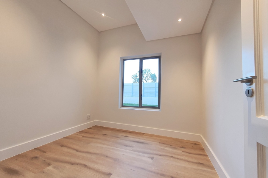 4 Bedroom Property for Sale in Vierlanden Western Cape